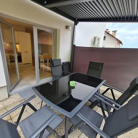 Rozalija Apartment *